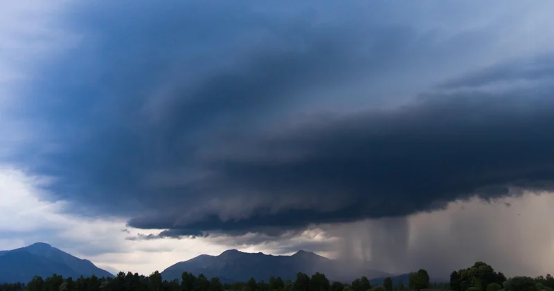 Orages, névés et torrents : la sécurité spécifique à l'été en altitude
